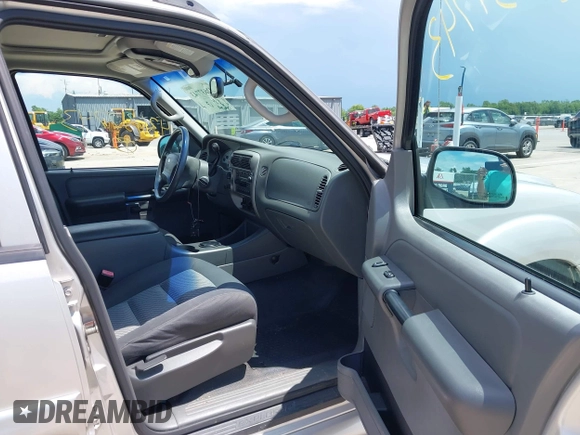 2004 Ford Explorer Sport Trac XLS z VIN 1FMZU77K64UA98358, wystawiony jako IAAI lot #42637743 z przebiegiem 158 359 mil mil oraz . Historia ofert i sprzedaży dostępna na DreamBid. Obrazek 5.