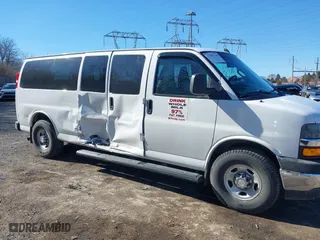 2018 Chevrolet Express Passenger LT with VIN 1GAZGPFGXJ1326392, listed as a IAAI auction lot 41591765 with 350,366 mi miles. Bid and sale history available at carsss.com. Image 1.