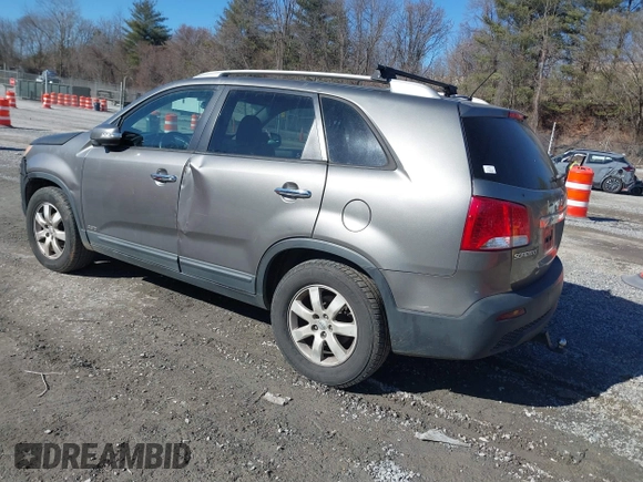 2013 Kia Sorento LX with VIN 5XYKTDA21DG338546, listed as a IAAI auction lot 41447585 with 317,710 mi miles. Bid and sale history available at carsss.com. Image 3.