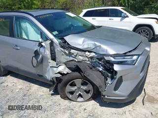 2022 Toyota RAV4 Hybrid XLE z VIN 2T3RWRFV9NW130410, wystawiony jako IAAI lot #42228113 z przebiegiem 32 672 mil mil oraz . Historia ofert i sprzedaży dostępna na DreamBid. Obrazek 6.