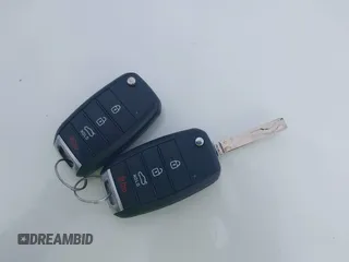 2017 Kia Optima LX z VIN 5XXGT4L32HG161091, wystawiony jako IAAI lot #42266149 z przebiegiem 166 254 mil mil oraz . Historia ofert i sprzedaży dostępna na DreamBid. Obrazek 11.