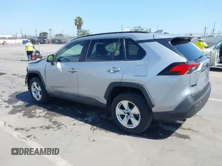 2020 Toyota RAV4 XLE with VIN 2T3W1RFV4LW097198, listed as a IAAI auction lot 42771030 with 33,354 mi miles and . Bid and sale history available at DreamBid. Image 3.