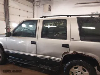 1998 Chevrolet Tahoe with VIN 1GNEK13R6WJ377054, listed as a IAAI auction lot 41785568 with 327,139 mi miles. Bid and sale history available at carsss.com. Image 14.