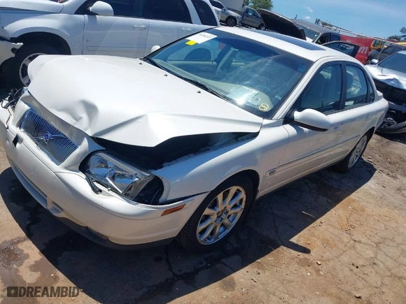 2003 Volvo S80 with VIN YV1TS91Z031304253, listed as a IAAI auction lot 39456223 with 62,592 mi miles. Bid and sale history available at carsss.com. Image 2.