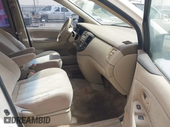 2000 Mazda MPV DX with VIN JM3LW28G2Y0127117, listed as a IAAI auction lot 41896562 with 170,574 mi miles. Bid and sale history available at carsss.com. Image 5.