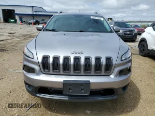 2017 Jeep Cherokee Latitude with VIN 1C4PJMCS9HD213517, listed as a Copart auction lot 55364155 with 81,200 mi miles and Clean Title. Bid and sale history available at DreamBid. Image 5.