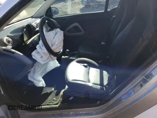 2012 Smart fortwo Pure z VIN WMEEJ3BA1CK577558, wystawiony jako Copart lot #39598584 z przebiegiem Nie podano mil oraz Szkody całkowita. Historia ofert i sprzedaży dostępna na DreamBid. Obrazek 7.