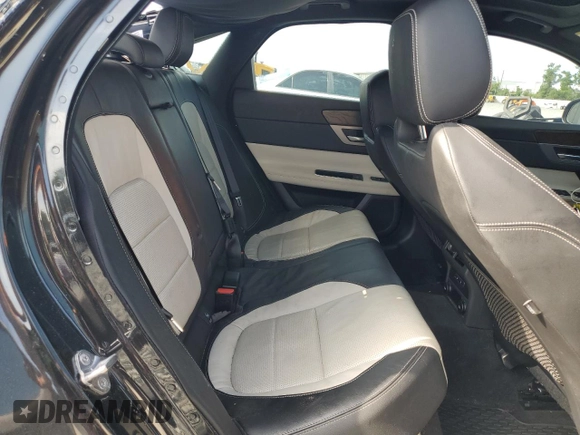 2018 Jaguar XF z VIN SAJBF4EV7JCY55962, wystawiony jako Copart lot #55228375 z przebiegiem 40 420 mil mil oraz Szkoda całkowita • Salvage title. Historia ofert i sprzedaży dostępna na DreamBid. Obrazek 10.