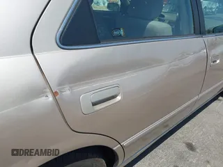 1999 Toyota Camry LE z VIN JT2BG22K1X0369726, wystawiony jako IAAI lot #42354218 z przebiegiem 213 828 mil mil oraz . Historia ofert i sprzedaży dostępna na DreamBid. Obrazek 6.