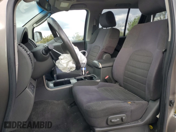 2006 Nissan Pathfinder SE z VIN 5N1AR18W96C664437, wystawiony jako Copart lot #53240165 z przebiegiem 168 019 mil mil oraz Szkoda całkowita • Salvage title. Historia ofert i sprzedaży dostępna na DreamBid. Obrazek 7.