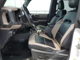 2022 Ford Bronco z VIN 1FMEE5DP4NLB67541, wystawiony jako Copart lot #58427485 z przebiegiem 67 774 mil mil oraz Szkoda całkowita • Salvage title. Historia ofert i sprzedaży dostępna na DreamBid. Obrazek 7.