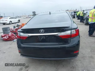 2018 Lexus ES with VIN JTHBW1GG2J2193949, listed as a IAAI auction lot 41772763 with 190,015 mi miles. Bid and sale history available at carsss.com. Image 17.