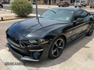 2019 Ford Mustang GT z VIN 1FA6P8CF5K5204048, wystawiony jako Copart lot #58845815 z przebiegiem 47 852 mil mil oraz Tytuł czysty. Historia ofert i sprzedaży dostępna na DreamBid. Obrazek 2.