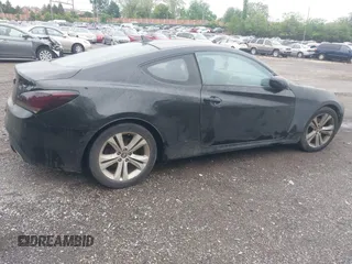 2010 Hyundai Genesis Coupe z VIN KMHHT6KD7AU028056, wystawiony jako IAAI lot #42237317 z przebiegiem 186 617 mil mil oraz . Historia ofert i sprzedaży dostępna na DreamBid. Obrazek 4.