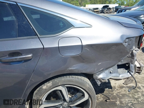 2020 Honda Accord Sport z VIN 1HGCV2F32LA020830, wystawiony jako IAAI lot #42048772 z przebiegiem 84 294 mil mil oraz . Historia ofert i sprzedaży dostępna na DreamBid. Obrazek 17.