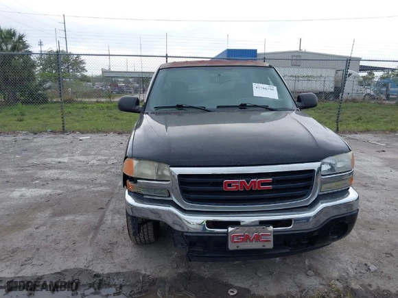 2007 GMC Sierra 1500 Classic SL with VIN 2GTEC13V571163641, listed as a IAAI auction lot 41766795 with 194,582 mi miles. Bid and sale history available at carsss.com. Image 6.