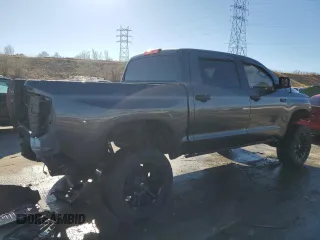 2017 Toyota Tundra Platinum z VIN 5TFAW5F16HX614411, wystawiony jako Copart lot #43986445 z przebiegiem 93 457 mil mil oraz Szkoda całkowita • Salvage title. Historia ofert i sprzedaży dostępna na DreamBid. Obrazek 3.
