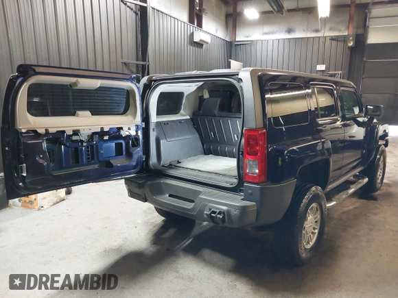 2008 Hummer H3 SUV with VIN 5GTEN13E388156284, listed as a IAAI auction lot 42107564 with 117,532 mi miles. Bid and sale history available at carsss.com. Image 4.