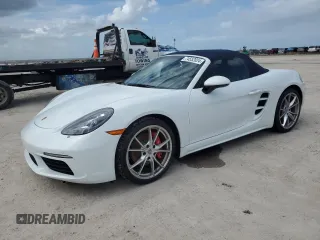 2023 Porsche 718 Boxster S z VIN WP0CB2A80PS213052, wystawiony jako Copart lot #74552024 z przebiegiem Nie podano mil oraz Nie do naprawy • Non repairable. Historia ofert i sprzedaży dostępna na DreamBid. Obrazek 1.