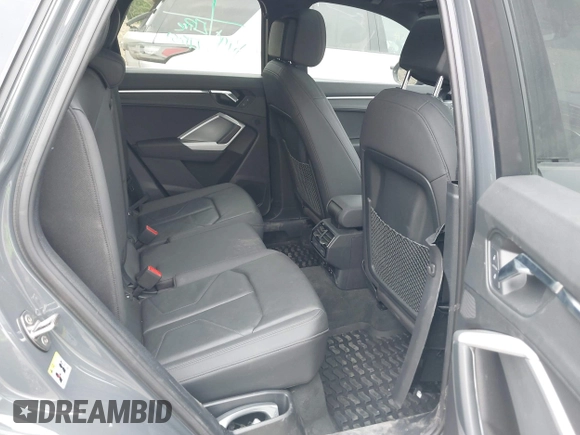 2020 Audi Q3 Premium z VIN WA1AECF36L1083306, wystawiony jako IAAI lot #42070799 z przebiegiem 47 610 mil mil oraz . Historia ofert i sprzedaży dostępna na DreamBid. Obrazek 8.