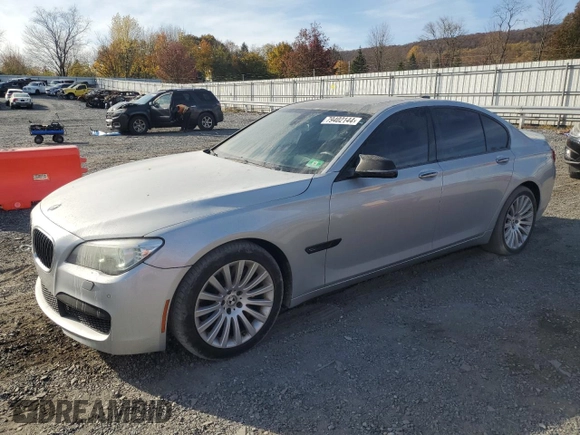 2013 BMW 7 Series 750i xDrive z VIN WBAYB6C53DD223796, wystawiony jako Copart lot #79402144 z przebiegiem 144 125 mil mil oraz Czysty tytuł • Clean title. Historia ofert i sprzedaży dostępna na DreamBid. Obrazek 1.