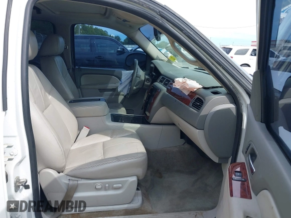 2014 Chevrolet Suburban LT with VIN 1GNSCJE08ER185472, listed as a IAAI auction lot 39849223 with 198,853 mi miles. Bid and sale history available at carsss.com. Image 5.