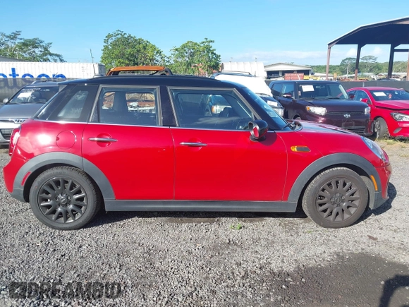 2015 MINI Hardtop 4 Door z VIN WMWXS5C57F2C63418, wystawiony jako IAAI lot #41938785 z przebiegiem 101 712 mil mil oraz . Historia ofert i sprzedaży dostępna na DreamBid. Obrazek 13.