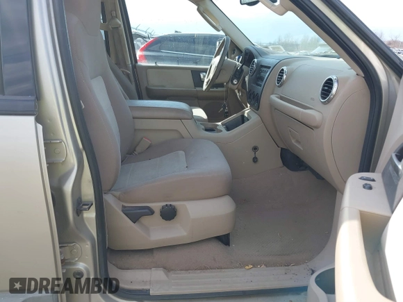 2004 Ford Expedition Special Service with VIN 1FMPU15L54LB89983, listed as a IAAI auction lot 41834577 with 193,819 mi miles. Bid and sale history available at carsss.com. Image 5.