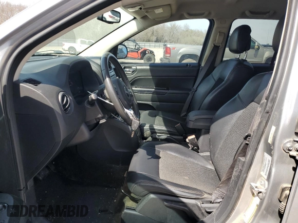 2016 Jeep Compass Sport SE z VIN 1C4NJCBA4GD711214, wystawiony jako Copart lot #49621615 z przebiegiem 105 498 mil mil oraz Szkoda całkowita • Salvage title. Historia ofert i sprzedaży dostępna na DreamBid. Obrazek 7.