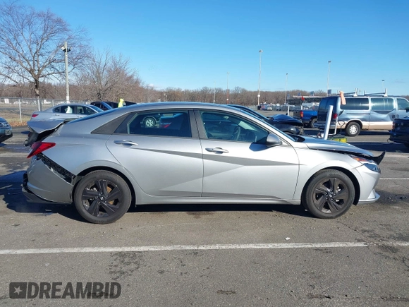 2022 Hyundai Elantra SEL with VIN 5NPLM4AG4NH081132, listed as a IAAI auction lot 41153021 with 22,705 mi miles and . Bid and sale history available at carsss.com. Image 13.