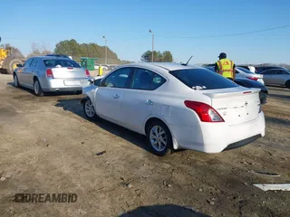 2019 Nissan Versa SV z VIN 3N1CN7AP4KL802692, wystawiony jako IAAI lot #41491391 z przebiegiem Nie podano mil oraz . Historia ofert i sprzedaży dostępna na DreamBid. Obrazek 3.