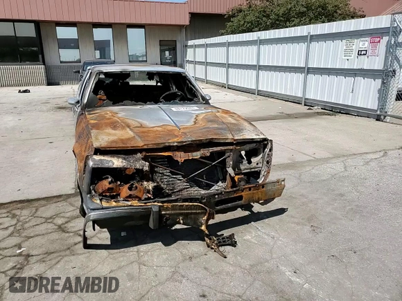 1986 Pontiac Bonneville Brougham z VIN 2G2GR69H9G2241181, wystawiony jako Copart lot #68122684 z przebiegiem Nie podano mil oraz Nie do naprawy • Non repairable. Historia ofert i sprzedaży dostępna na DreamBid. Obrazek 10.