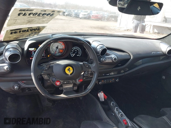 2021 Ferrari F8 z VIN ZFF92LLAXM0268231, wystawiony jako IAAI lot #41442929 z przebiegiem 6157 mil mil oraz . Historia ofert i sprzedaży dostępna na DreamBid. Obrazek 20.