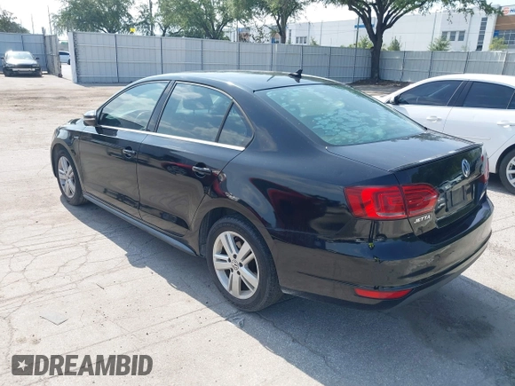 2013 Volkswagen Jetta Hybrid SE z VIN 3VW637AJXDM226189, wystawiony jako IAAI lot #42503588 z przebiegiem 158 367 mil mil oraz . Historia ofert i sprzedaży dostępna na DreamBid. Obrazek 3.