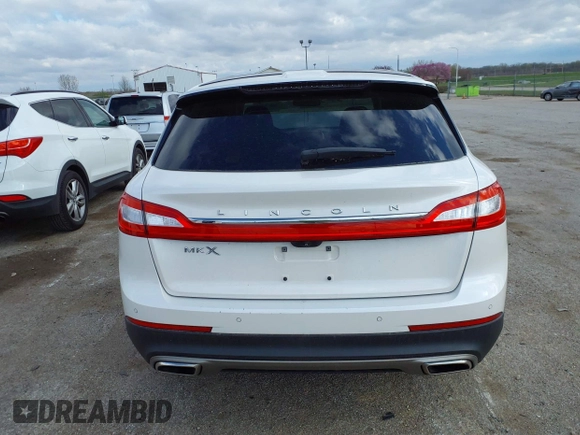 2016 Lincoln MKX Select with VIN 2LMTJ6KR3GBL61112, listed as a IAAI auction lot 42031424 with 130,321 mi miles. Bid and sale history available at carsss.com. Image 16.
