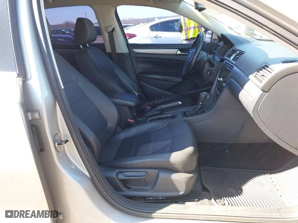 2014 Volkswagen Passat SE w/Sunroof with VIN 1VWBT7A38EC053078, listed as a IAAI auction lot 41832602 with 173,802 mi miles. Bid and sale history available at carsss.com. Image 5.