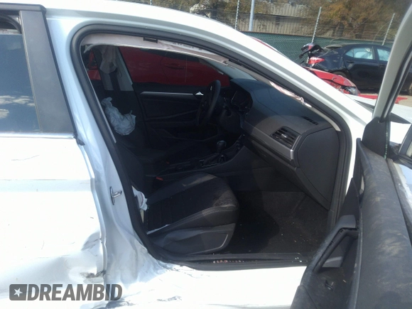 2021 Volkswagen Jetta S z VIN 3VWC57BU1MM017025, wystawiony jako IAAI lot #31656882 z przebiegiem 20 664 mil mil oraz . Historia ofert i sprzedaży dostępna na DreamBid. Obrazek 5.