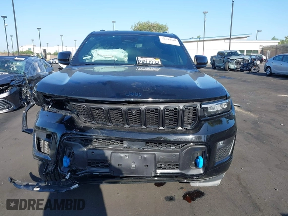 2024 Jeep Grand Cherokee with VIN 1C4RJYB6XR8612970, listed as a IAAI auction lot 42324488 with 5,701 mi miles and . Bid and sale history available at DreamBid. Image 12.
