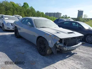 2021 Dodge Challenger R/T Scat Pack Widebody z VIN 2C3CDZFJ1MH645896, wystawiony jako IAAI lot #41522955 z przebiegiem 26 402 mil mil oraz . Historia ofert i sprzedaży dostępna na DreamBid. Obrazek 1.
