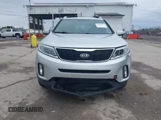 2014 Kia Sorento LX with VIN 5XYKTCA63EG506489, listed as a IAAI auction lot 41965074 with 143,875 mi miles and . Bid and sale history available at carsss.com. Image 6.