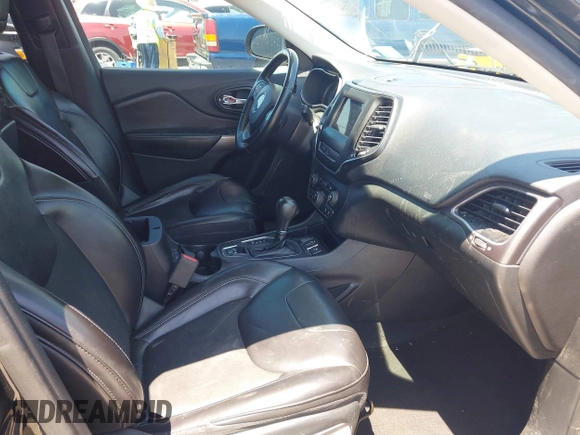 2019 Jeep Cherokee Latitude Plus z VIN 1C4PJLLB9KD248110, wystawiony jako IAAI lot #42205709 z przebiegiem 94 715 mil mil oraz . Historia ofert i sprzedaży dostępna na DreamBid. Obrazek 5.