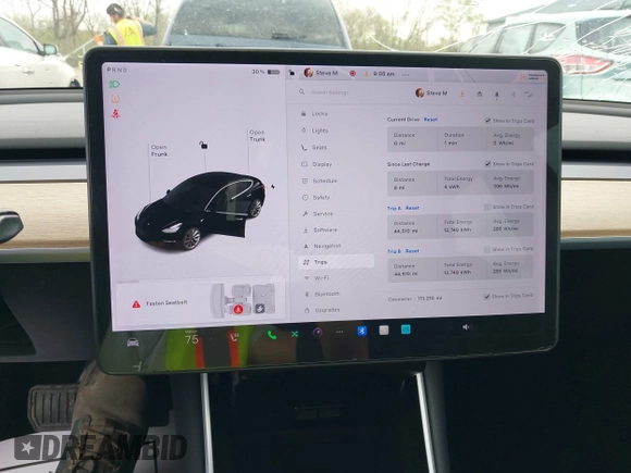 2018 Tesla Model 3 Long Range Battery z VIN 5YJ3E1EA7JF035546, wystawiony jako IAAI lot #42064239 z przebiegiem 113 210 mil mil oraz . Historia ofert i sprzedaży dostępna na DreamBid. Obrazek 18.