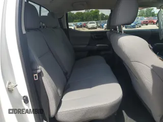 2018 Toyota Tacoma SR5 z VIN 3TMAZ5CN0JM056596, wystawiony jako Copart lot #58373385 z przebiegiem 60 798 mil mil oraz Szkoda całkowita • Salvage title. Historia ofert i sprzedaży dostępna na DreamBid. Obrazek 10.
