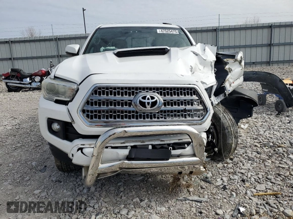 2017 Toyota Tacoma SR5 with VIN 5TFDZ5BN5HX013648, listed as a Copart auction lot 47525475 with 59,141 mi miles and Salvage Title. Bid and sale history available at DreamBid. Image 5.