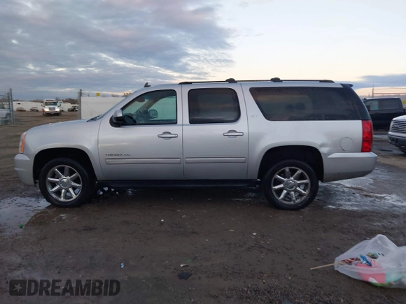 2013 GMC Yukon XL SLT z VIN 1GKS2KE73DR132065, wystawiony jako IAAI lot #40885853 z przebiegiem 207 492 mil mil oraz . Historia ofert i sprzedaży dostępna na DreamBid. Obrazek 15.