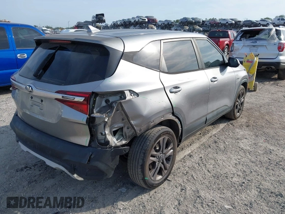 2021 Kia Seltos LX z VIN KNDEPCAAXM7136028, wystawiony jako IAAI lot #42070236 z przebiegiem 87 681 mil mil oraz . Historia ofert i sprzedaży dostępna na DreamBid. Obrazek 4.