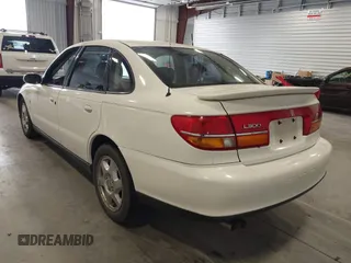 2002 Saturn LS z VIN 1G8JW54RX2Y581918, wystawiony jako IAAI lot #42291899 z przebiegiem 152 706 mil mil oraz . Historia ofert i sprzedaży dostępna na DreamBid. Obrazek 3.