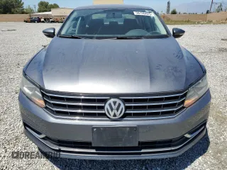 2017 Volkswagen Passat S z VIN 1VWAT7A34HC016349, wystawiony jako Copart lot #56190825 z przebiegiem 88 418 mil mil oraz Szkoda całkowita • Salvage title. Historia ofert i sprzedaży dostępna na DreamBid. Obrazek 5.