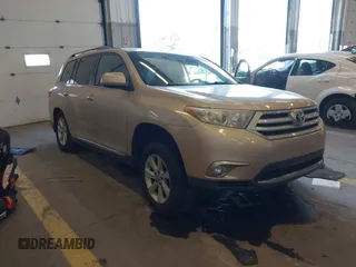 2011 Toyota Highlander z VIN 5TDBK3EHXBS055705, wystawiony jako IAAI lot #41896226 z przebiegiem 159 177 mil mil oraz . Historia ofert i sprzedaży dostępna na DreamBid. Obrazek 1.