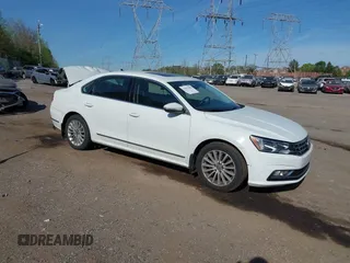2016 Volkswagen Passat SE z VIN 1VWBT7A32GC063821, wystawiony jako IAAI lot #42093596 z przebiegiem 137 660 mil mil oraz . Historia ofert i sprzedaży dostępna na DreamBid. Obrazek 1.
